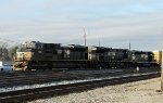 NS 1189, 3654, & 3066 lead train P80 into the yard